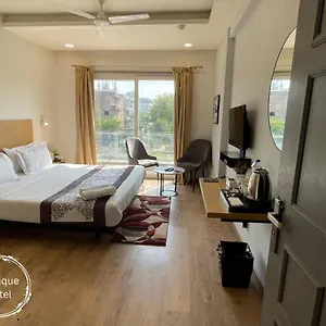 Saltstayz Sector 39- Near Rajiv Chowk & Sohna Road Hotel