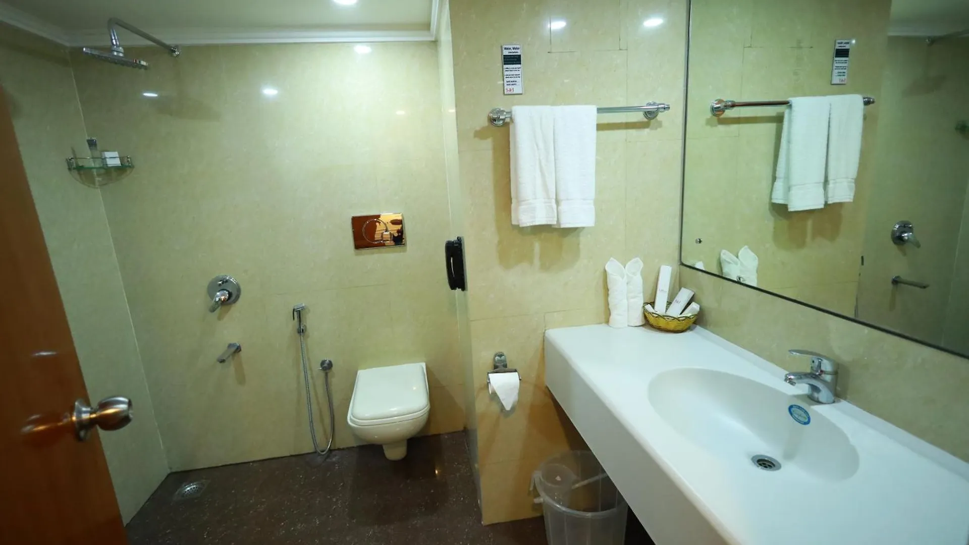 Saj Luciya -A Classified 4 Star Hotel Thiruvananthapuram 4*,
